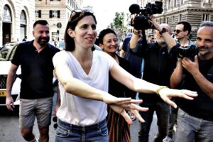 Cara Elly, tenga duro: lei ci mette di buonumore