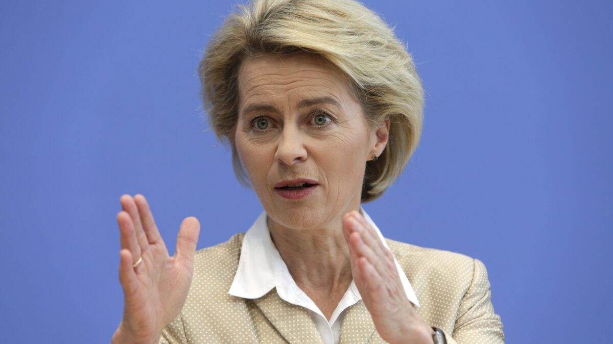 La Von der Leyen ha paura del voto e spende il doppio in comunicazione