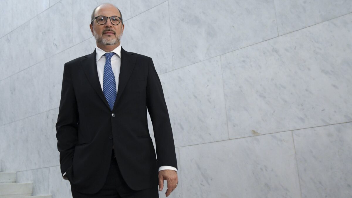 Il vice ambasciatore in Ue vota per Parigi e va contro l’input del governo sul cloud