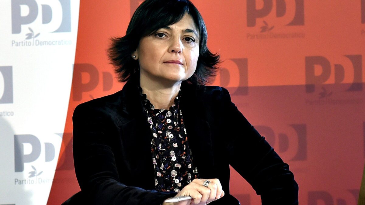 A sinistra i veri orfani del Cav