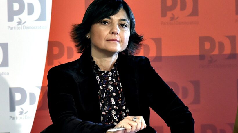 A sinistra i veri orfani del Cav