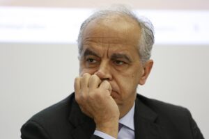 Migranti, Piantedosi dà battaglia. Poi l’intesa