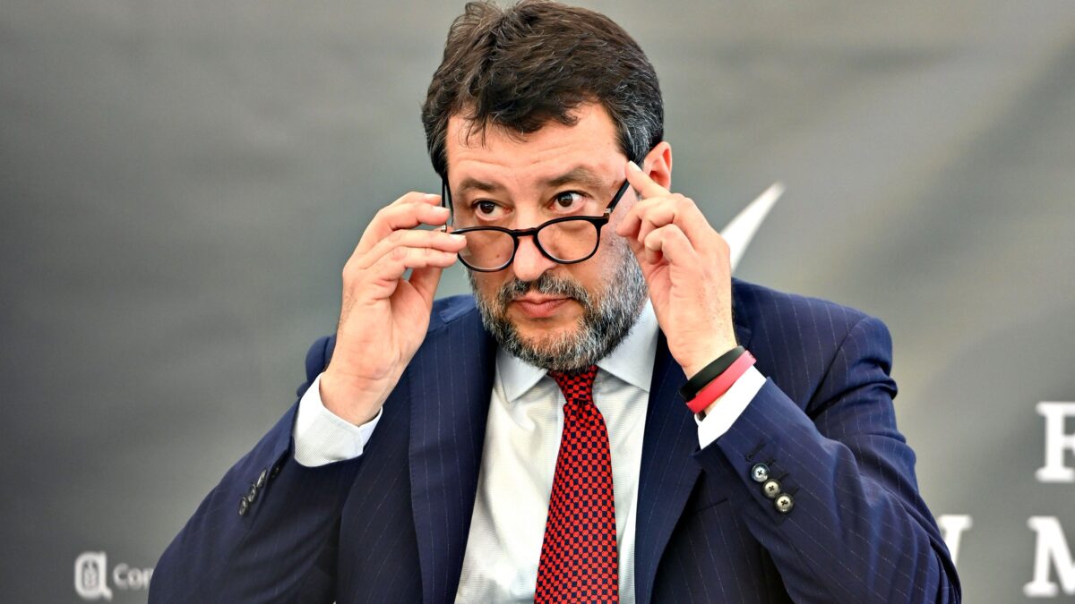 Salvini vuol stanare il Ppe: «Basta ammucchiate in Ue. O con noi o coi socialisti»
