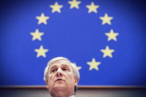 l «pacco» del Mes torna in Aula. Forza Italia apre, Meloni al varco