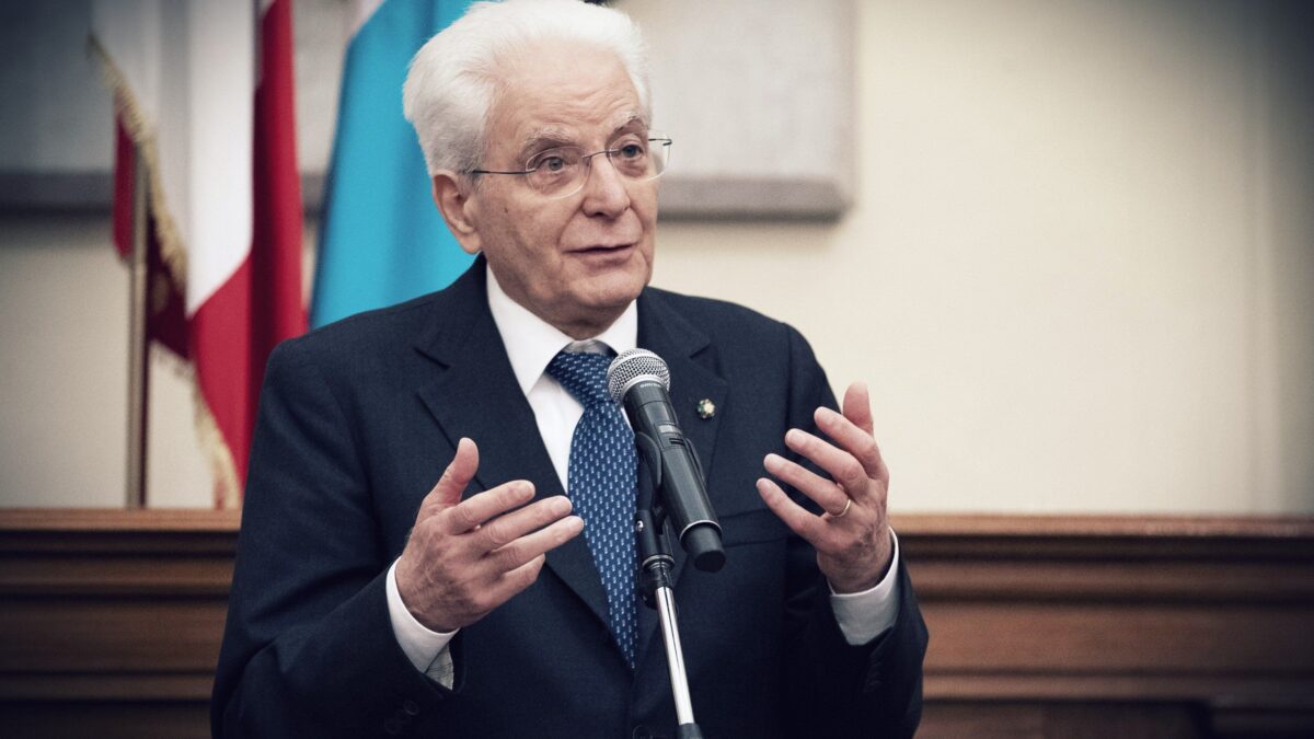 Meloni a Tunisi, Mattarella a Parigi.  Rischio cortocircuito diplomatico