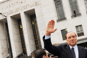 Il linciaggio che non l’ha schiacciato: con 36 processi, una sola condanna