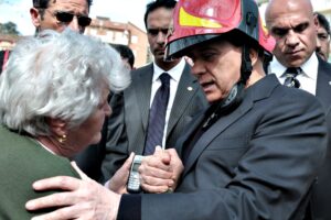 Dai rifiuti al sisma. Nelle emergenze l’ex premier diede lezioni al mondo