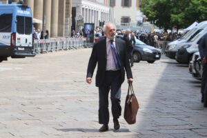 Gli ultrà dell’insulto non si fermano davanti al feretro