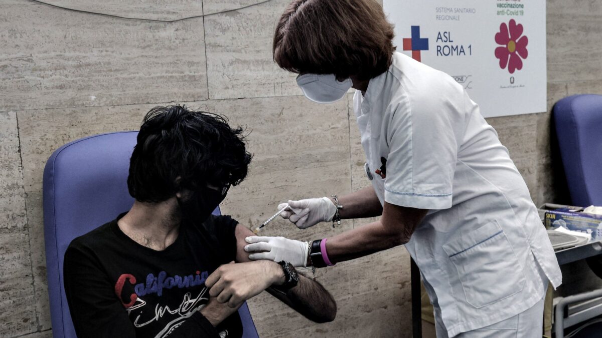 Fior di studi ormai indagano danni al cervello e al Dna in seguito alle vaccinazioni