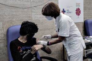 Fior di studi ormai indagano danni al cervello e al Dna in seguito alle vaccinazioni