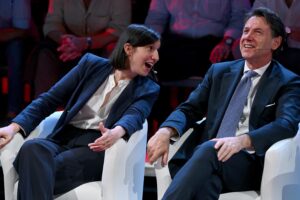 Conte, Schlein e gli altri sciacalli riescono a contestare pure il lutto
