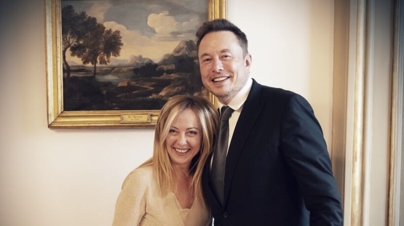 Guru agli opposti: Gates in Cina, Musk da noi