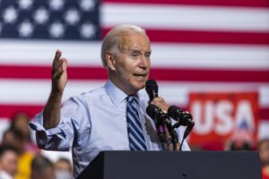 Alla faccia della neutralità: i censori del Web finanziano i dem e Biden