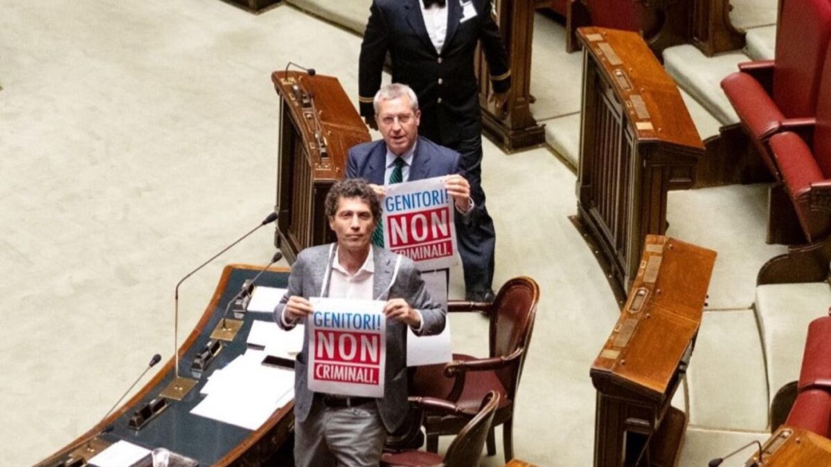 La maschera della sinistra è caduta. Vogliono difendere l’utero in affitto