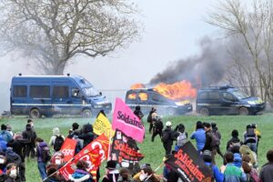 Parigi scioglie un gruppo di ecoterroristi