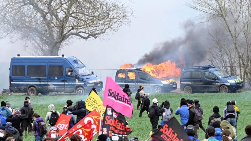 Parigi scioglie un gruppo di ecoterroristi