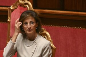 Dopo gli ultimatum al Parlamento la Cartabia scopre la Corte «neutrale»