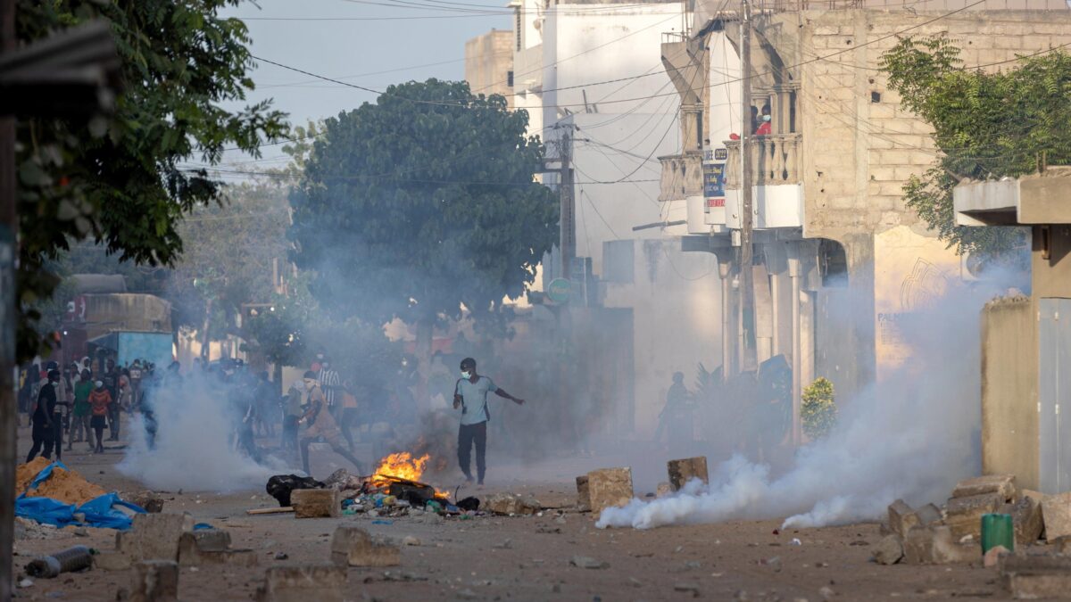 Le gravi tensioni in Senegal preoccupano Parigi e non solo