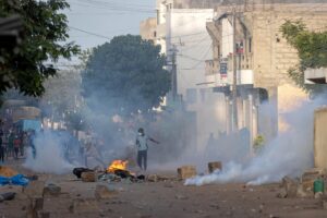 Le gravi tensioni in Senegal preoccupano Parigi e non solo