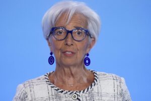 Domani in Aula si discute di ratifica. E il premier contesta la Lagarde