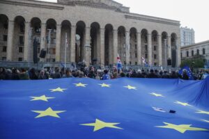 Sprechi e mazzette, Bruxelles si autoassolve