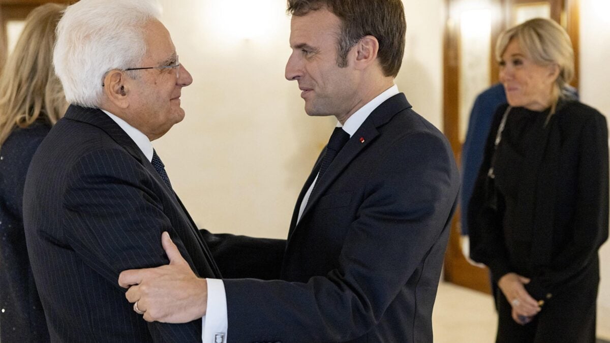 Mattarella in visita in Francia magnifica il Trattato del Quirinale