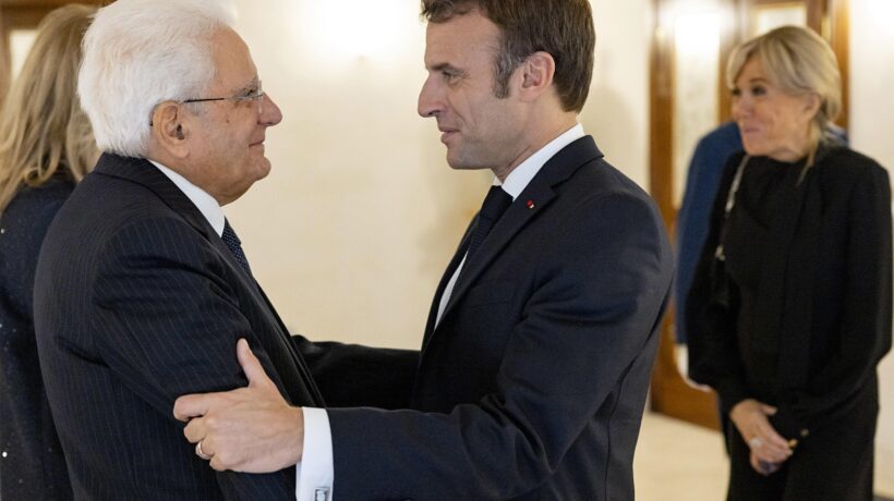 Mattarella in visita in Francia magnifica il Trattato del Quirinale