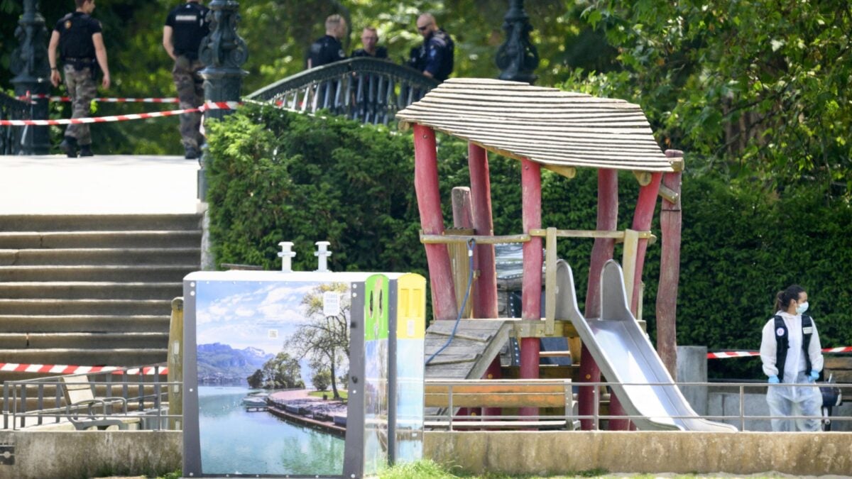«Il terrorista di Annecy è islamico. La conversione cristiana è falsa»