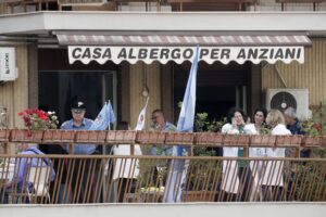 I nostri anziani «sequestrati» da chi dovrebbe proteggerli