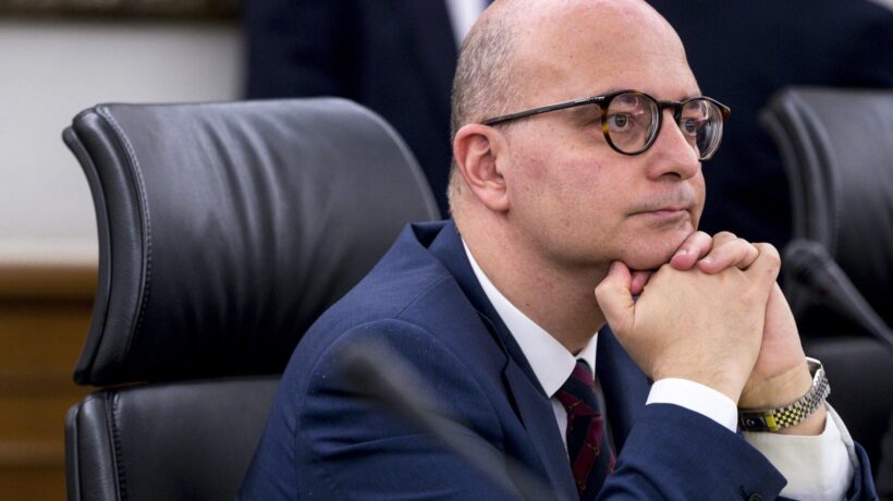 Davigo, altri due magistrati indagati. L’omessa denuncia imbarazza il Colle