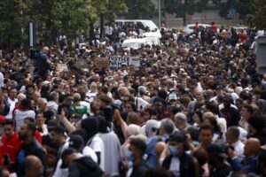 La rivolta degli africani incendia di nuovo la Francia