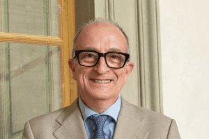 «Inseriamo l’italiano nella Costituzione. E basta con lo schwa»
