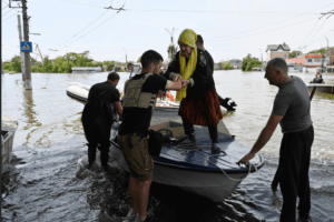 L’Onu: 700.000 senz’acqua potabile. Droni su Odessa, Kiev contrattacca