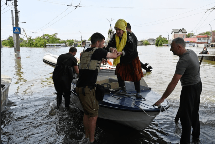 L’Onu: 700.000 senz’acqua potabile. Droni su Odessa, Kiev contrattacca