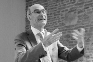 Jean-Yves Le Gallou: «Gli intellò prime vittime della propaganda»