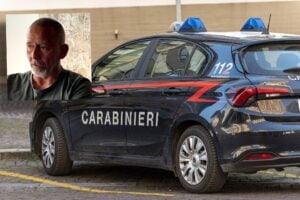 Stiamo con la guardia che finisce in cella solo per averci difeso