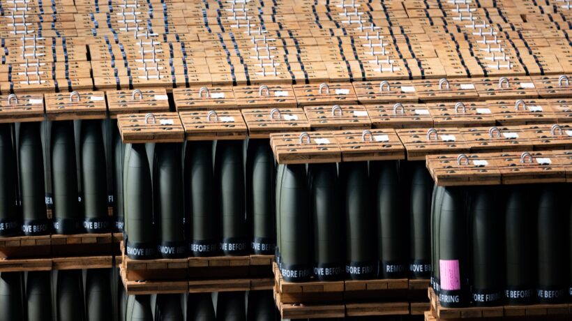 Gli Usa continuano ad armare Kiev. Arrivano anche le bombe a grappolo