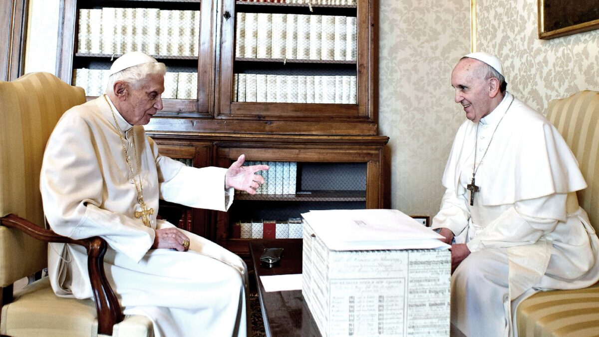 Bergoglio chiude l’epoca Ratzinger con un progressista al Sant’Uffizio