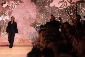 A Parigi sfilano sogni e frammenti di arte