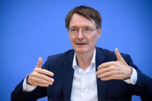 Ministro tedesco fa terrorismo per sabotare il turismo italiano
