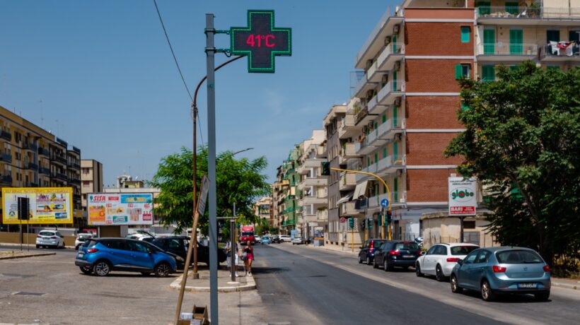 «Mediterraneo torrido». Pur di toglierci i turisti Bloomberg usa la canicola
