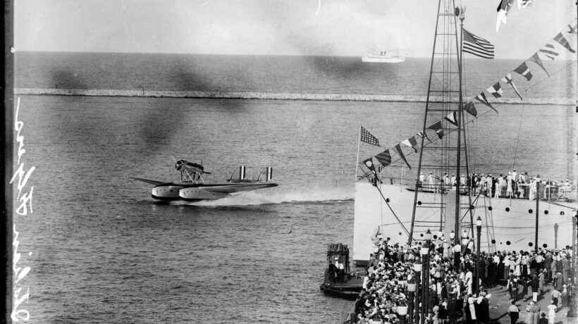 L'ammaraggio a Chicago sul lago Michigan (Getty Images)
