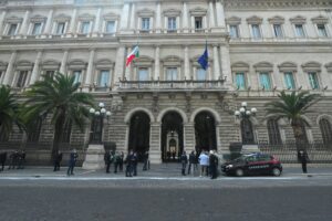 Bankitalia riscrive la storia: «Se il Pil cala, la colpa è delle temperature elevate»
