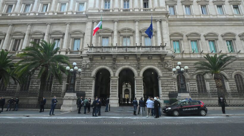 Bankitalia riscrive la storia: «Se il Pil cala, la colpa è delle temperature elevate»