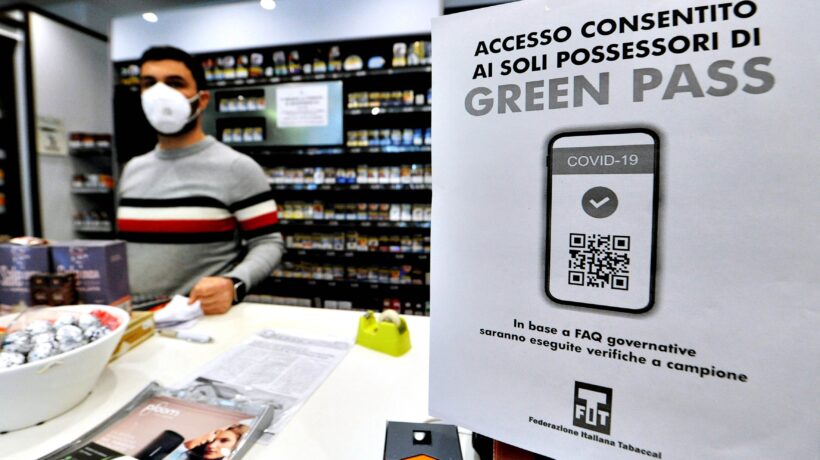 Due anni fa l’avvento del green pass. Ha stravolto l’idea stessa di libertà