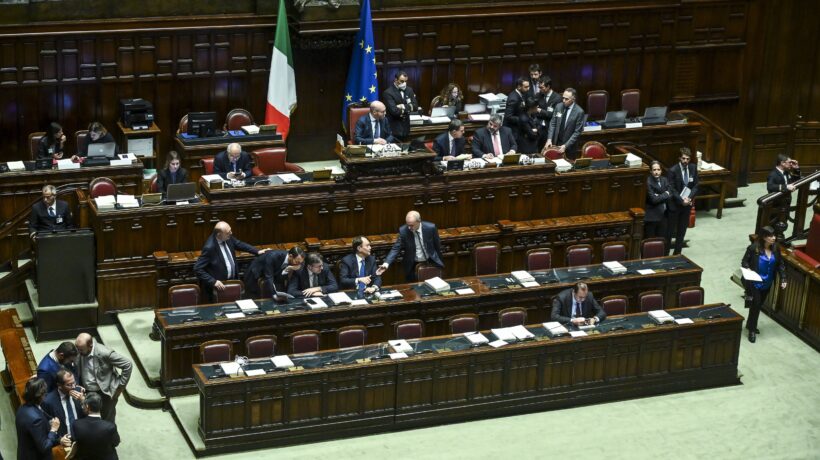 Il governo blinda la riforma delle tasse, in Aula va l’autonomia fiscale delle Regioni