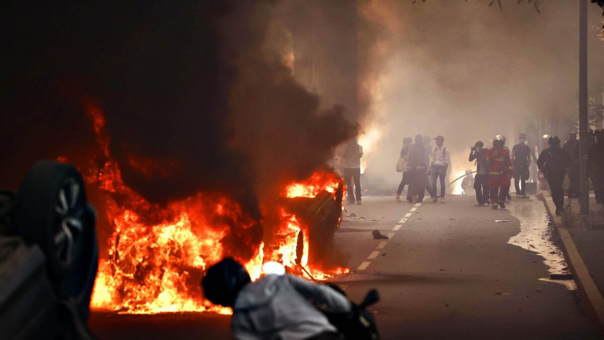 Ancora violenze, Macron «chiude» la Francia avvelenata dal meticciato
