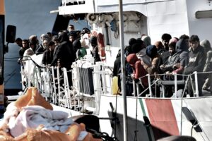 O fermiamo chi parte o finiremo come Parigi