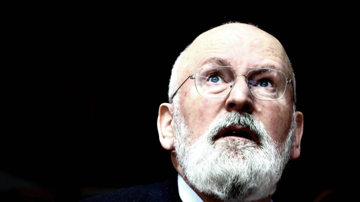 Timmermans si accorge che la Cina inquina