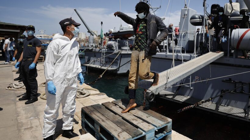 Nel caos il porto delle partenze dalla Tunisia